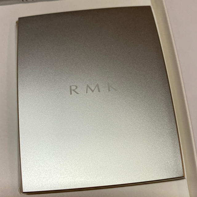 RMK(アールエムケー)のRMK シルクフィットフェイスパウダー　P01 ミニサイズ コスメ/美容のベースメイク/化粧品(フェイスパウダー)の商品写真