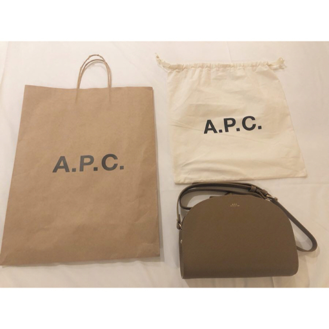 A.P.C ハーフムーンショルダーバッグ