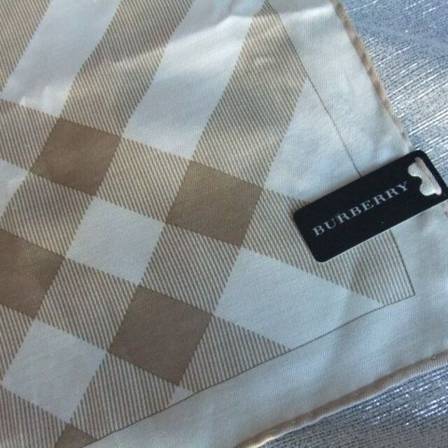 BURBERRY(バーバリー)の新品タグ付■バーバリー■シルク混ハンカチ/スカーフ■チェック■ベージュ系 レディースのファッション小物(バンダナ/スカーフ)の商品写真