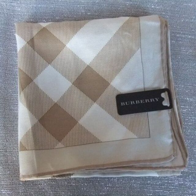 BURBERRY(バーバリー)の新品タグ付■バーバリー■シルク混ハンカチ/スカーフ■チェック■ベージュ系 レディースのファッション小物(バンダナ/スカーフ)の商品写真