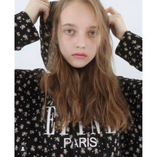 エピヌ(épine)のÉPINE PARIS hoodie flower  エピヌ　パーカー(パーカー)