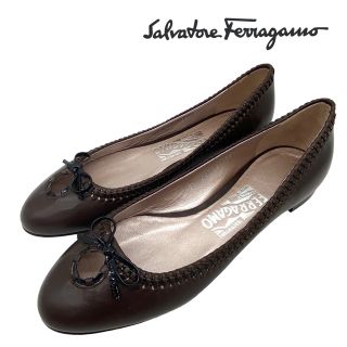 サルヴァトーレフェラガモ(Salvatore Ferragamo)の〈極美品）Ferragamo フェラガモ【24cm】フラット ブラウン(バレエシューズ)