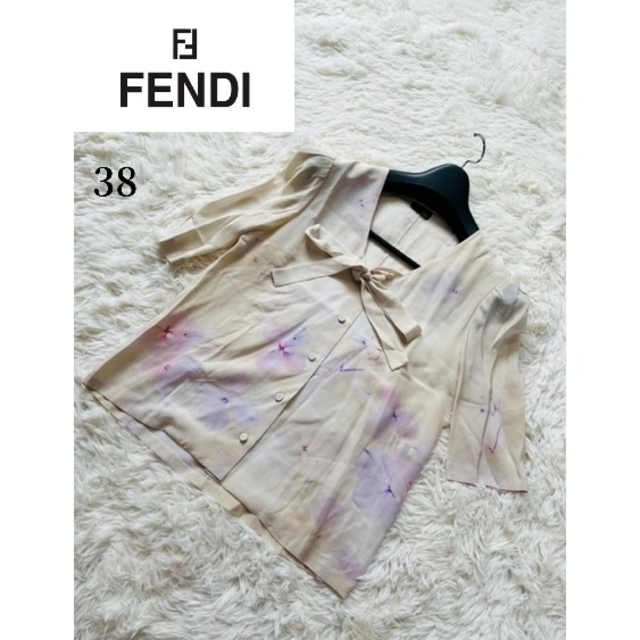 FENDI(フェンディ)の【i&i様】フェンディ 花柄ボウタイブラウス シルク100 ベージュ 38 レディースのトップス(シャツ/ブラウス(長袖/七分))の商品写真