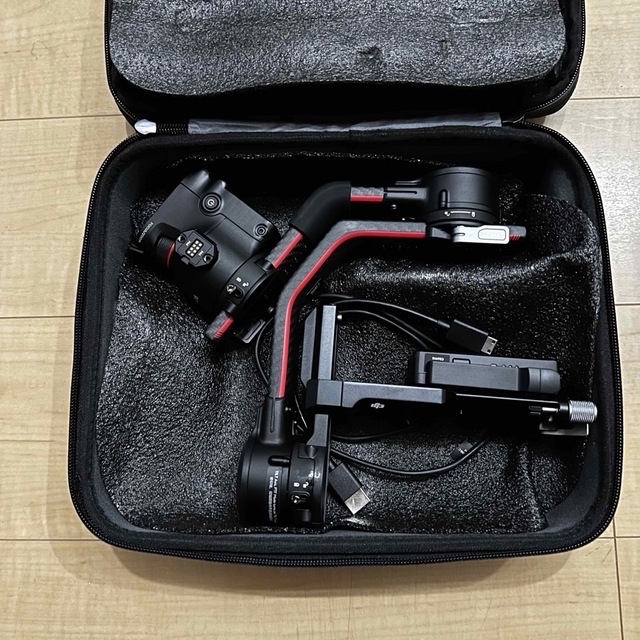 DJI RS2 PRO COMBO スマホ/家電/カメラのカメラ(ビデオカメラ)の商品写真