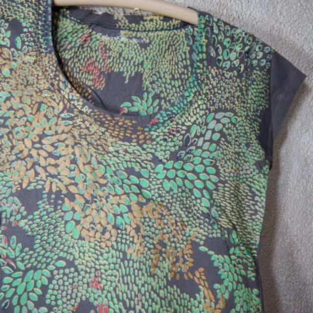 Calvin Klein(カルバンクライン)の8385　カルバン　クライン　ジーンズ　半袖　tシャツ　ペイント風　デザイン レディースのトップス(Tシャツ(半袖/袖なし))の商品写真