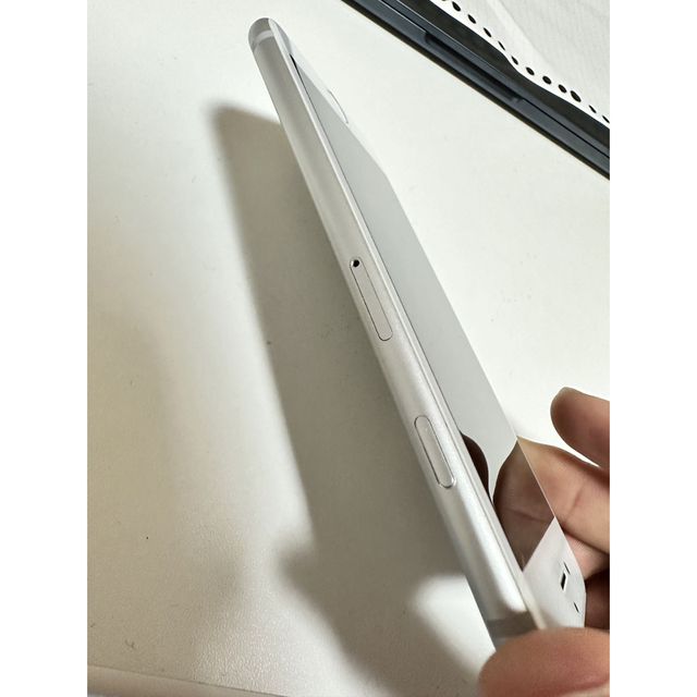 Apple(アップル)のApple iPhone8 シルバー 64Gb スマホ/家電/カメラのスマートフォン/携帯電話(スマートフォン本体)の商品写真