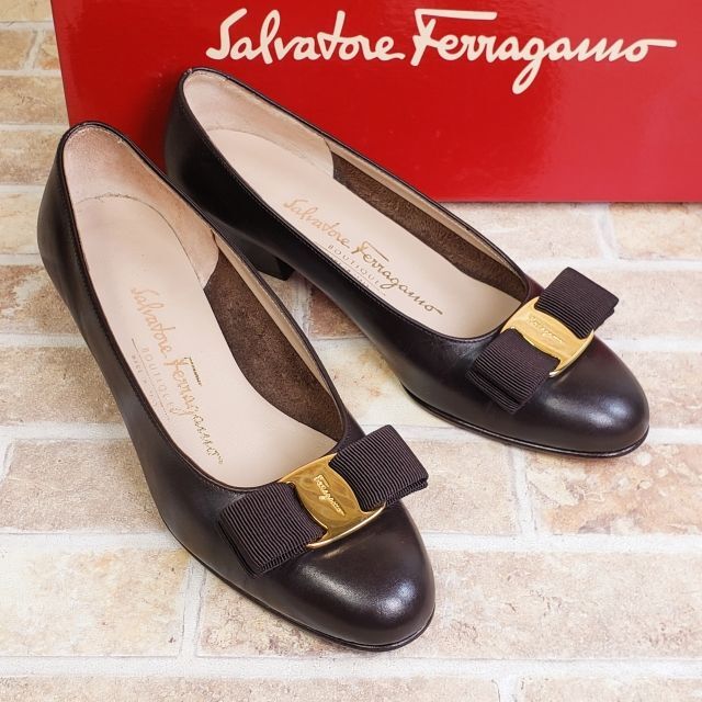 Salvatore Ferragamo - フェラガモ ☆ ヴァラ レザー パンプス 4.5C