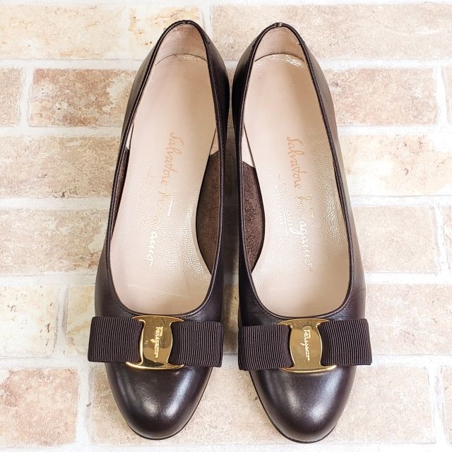 ✨新品✨ ヴァラ Salvatore Ferragamo レザー パンプス