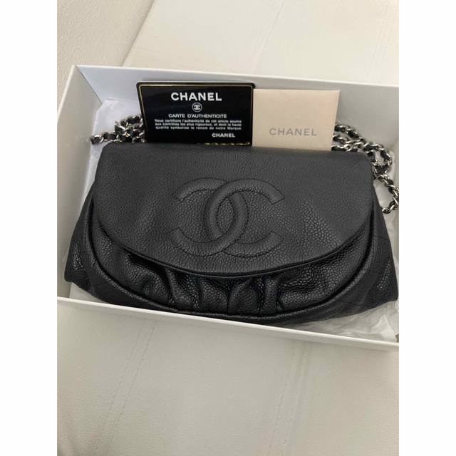 CHANEL ハーフムーン　チェーンウォレット