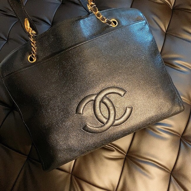 CHANEL(シャネル)のChanel ショルダーバッグ (ユニークなデザインで可愛い！) レディースのバッグ(ショルダーバッグ)の商品写真