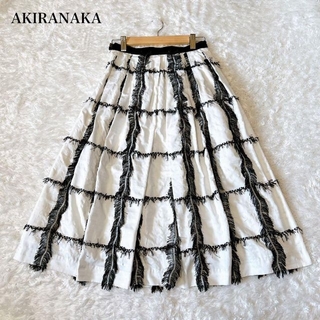 アキラナカ(AKIRANAKA)のAKIRANAKA  スカート　フリンジ　白×ブラック　ミモレ丈　ジャガード(ひざ丈スカート)