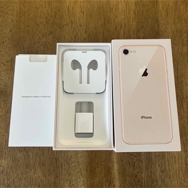 iPhone(アイフォーン)のApple iPhone8 256GB シルバー SIMフリー 大容量　即日発送 スマホ/家電/カメラのスマートフォン/携帯電話(スマートフォン本体)の商品写真