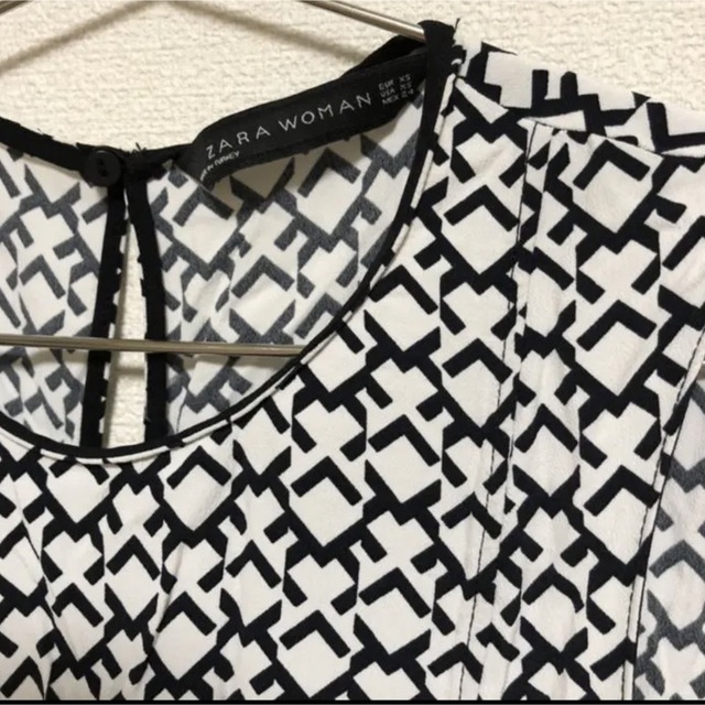 ZARA(ザラ)の美品！ZARA 幾何学柄トップス レディースのトップス(カットソー(半袖/袖なし))の商品写真