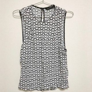 ザラ(ZARA)の美品！ZARA 幾何学柄トップス(カットソー(半袖/袖なし))