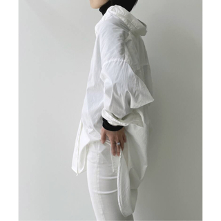 アパルトモンドゥーズィエムクラス(L'Appartement DEUXIEME CLASSE)の新品タグ付き　アパルトモン BF SHIRTS ホワイト　ワイドシャツ(シャツ/ブラウス(長袖/七分))