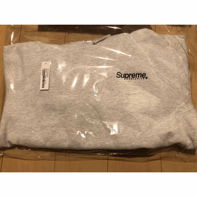 supreme worldwide hooded sweatshirt M メンズのトップス(パーカー)の商品写真