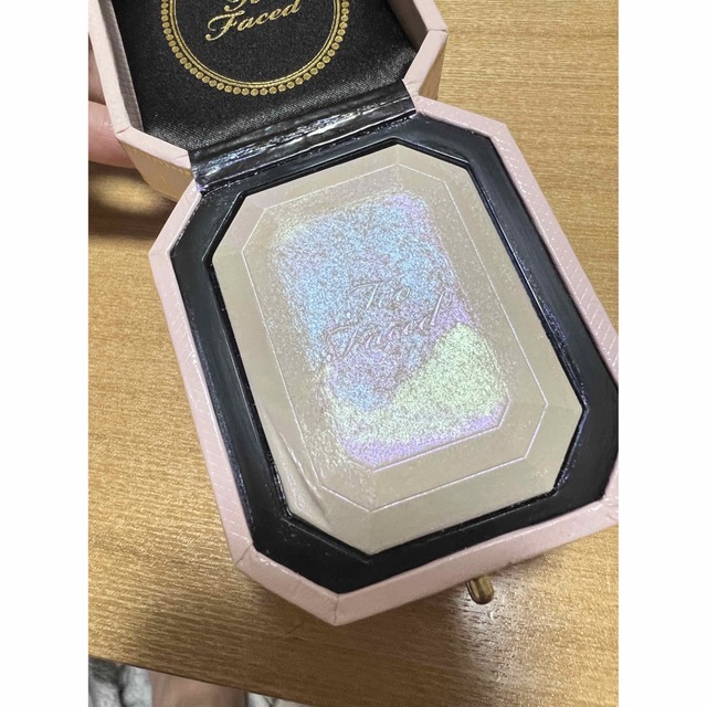 Too Faced(トゥフェイス)のToo Faced fancy pink diamond ハイライター コスメ/美容のベースメイク/化粧品(フェイスパウダー)の商品写真