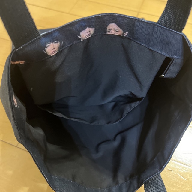 SAKURAP様専用　嵐　ハンドメイド　ぺたんこトートバッグ レディースのバッグ(トートバッグ)の商品写真