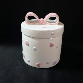 【新品】キャニスター 陶器 リボン かわいい ピンク キャンディポット 小物入れ(収納/キッチン雑貨)