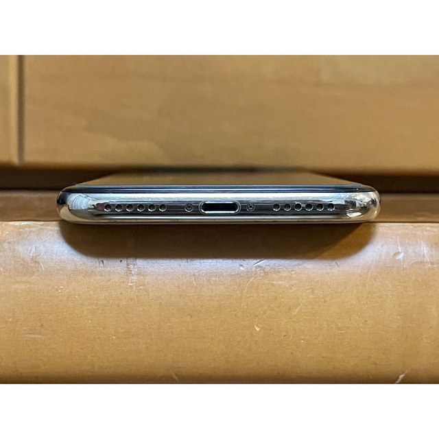 Apple(アップル)の【専用】iPhone X Silver 256 GB おまけ付きSIMロック解除 スマホ/家電/カメラのスマートフォン/携帯電話(スマートフォン本体)の商品写真