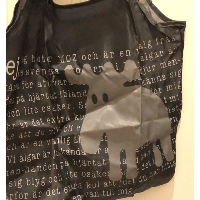 moz(モズ)の新品［モズ］折りたたみ　エコバッグ　moz/黒/sweden/スウェーデン レディースのバッグ(エコバッグ)の商品写真