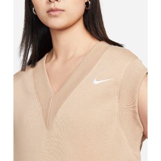 ナイキ(NIKE)の新品タグ付き　NIKE Vネックフリースベスト　トップス(ベスト/ジレ)