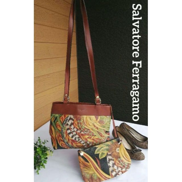 SalvatoreFerragamo植物柄ヴィンテージショルダーバッグ ポーチ付 高い