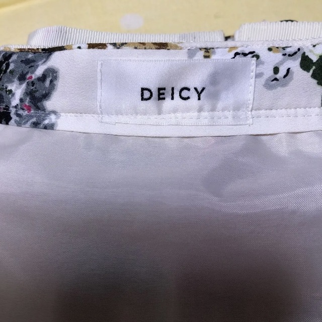 deicy(デイシー)のDEICY フラワーブーケ柄　セットアップ レディースのレディース その他(セット/コーデ)の商品写真