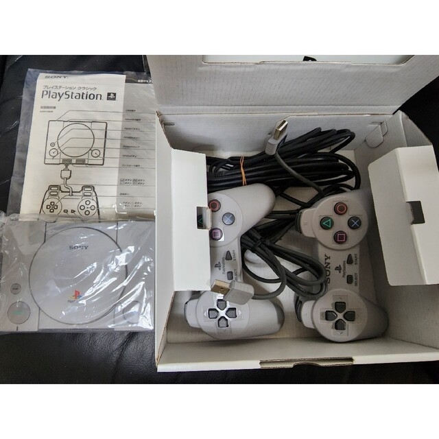 PlayStation(プレイステーション)のSCPH-1000RJ プレイステーション クラシック　ほぼ未使用 美品 エンタメ/ホビーのゲームソフト/ゲーム機本体(家庭用ゲーム機本体)の商品写真
