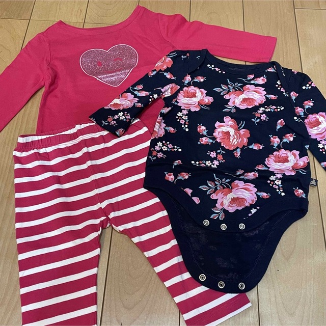 Baby GAP 70cm ビビットピンク系3点セット 美品 まとめ売り キッズ/ベビー/マタニティのベビー服(~85cm)(ロンパース)の商品写真