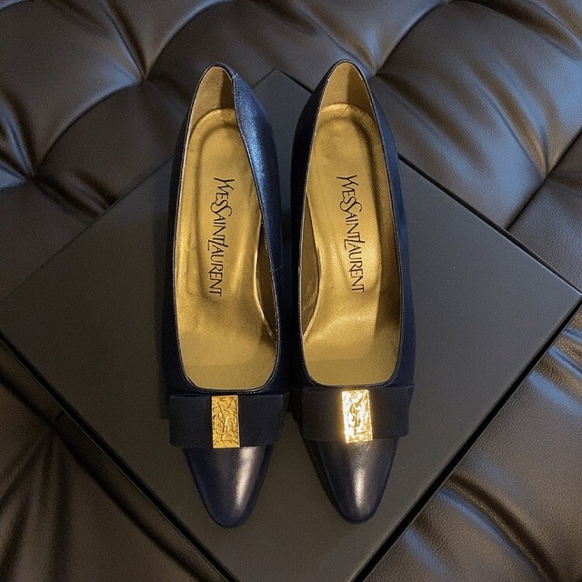 Yves Saint Laurent(イヴサンローラン)のYSL イヴ•サンローラン パンプス (すごく珍しいデザイン！) レディースの靴/シューズ(ハイヒール/パンプス)の商品写真
