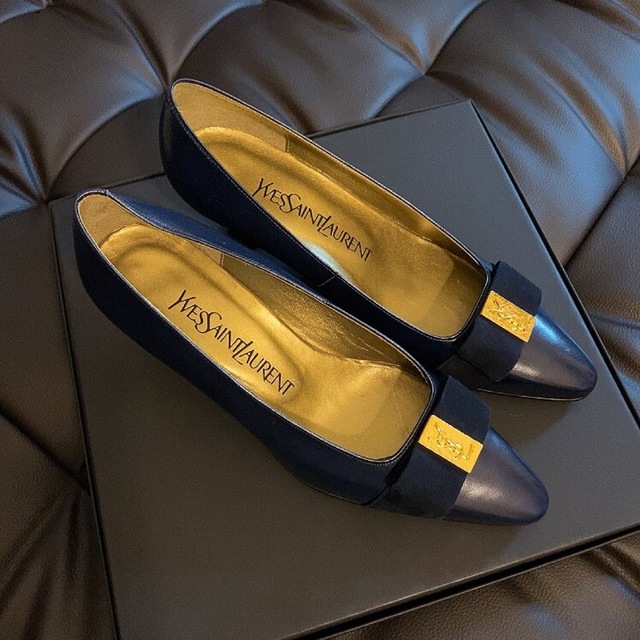 Yves Saint Laurent(イヴサンローラン)のYSL イヴ•サンローラン パンプス (すごく珍しいデザイン！) レディースの靴/シューズ(ハイヒール/パンプス)の商品写真