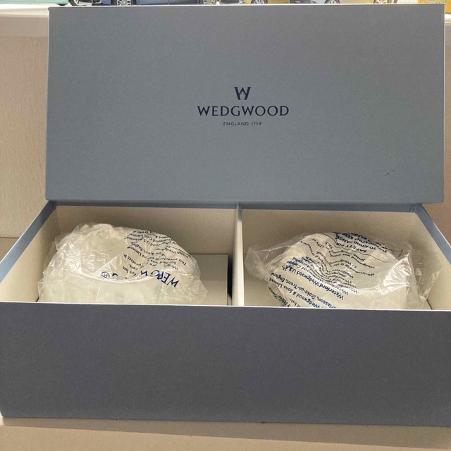 WEDGWOOD(ウェッジウッド)の新品　未使用品　ウェッジウッドワイルドストロベリー　カップ&ソーサー　2客セット インテリア/住まい/日用品のキッチン/食器(食器)の商品写真