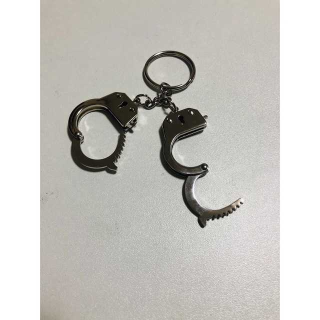 Supreme Handcuffs Keychain シュプリーム キーホルダーの通販 by f