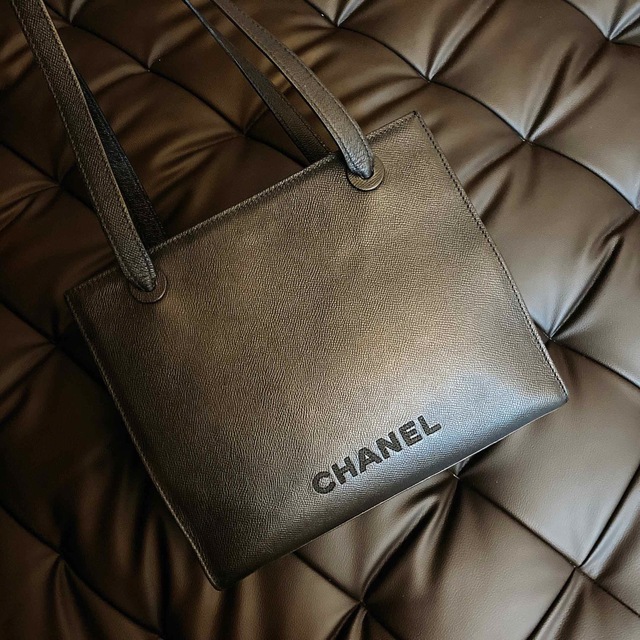 CHANEL(シャネル)のChanel ショルダーバッグ (すごく使用しやすい！) レディースのバッグ(ショルダーバッグ)の商品写真