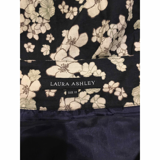 LAURA ASHLEY(ローラアシュレイ)のLAURA ASHLEY ローラアシュレイ 花柄 スカート 11  ブラック レディースのスカート(ひざ丈スカート)の商品写真