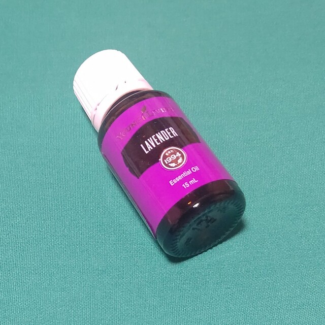 YoungLiving ヤングリビング エッセンシャルオイル ラベンダー15ml コスメ/美容のリラクゼーション(エッセンシャルオイル（精油）)の商品写真