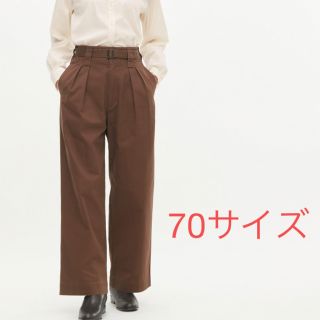 ユニクロ(UNIQLO)のUNIQLO ベルテッドタックワイドパンツ 70 ブラウン(カジュアルパンツ)