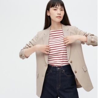 ユニクロ(UNIQLO)のユニクロ　感動ジャケット　xs  ベージュ(テーラードジャケット)