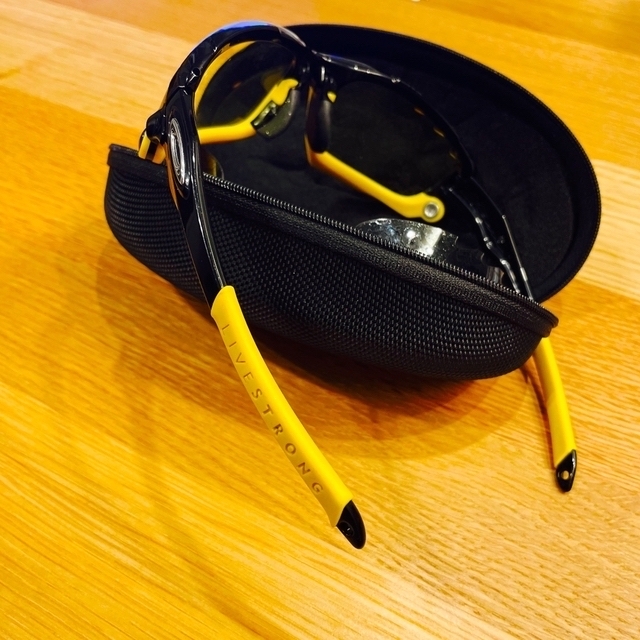 Oakley(オークリー)のOakleyサングラス🕶✨LIVESTRONG メンズのファッション小物(サングラス/メガネ)の商品写真