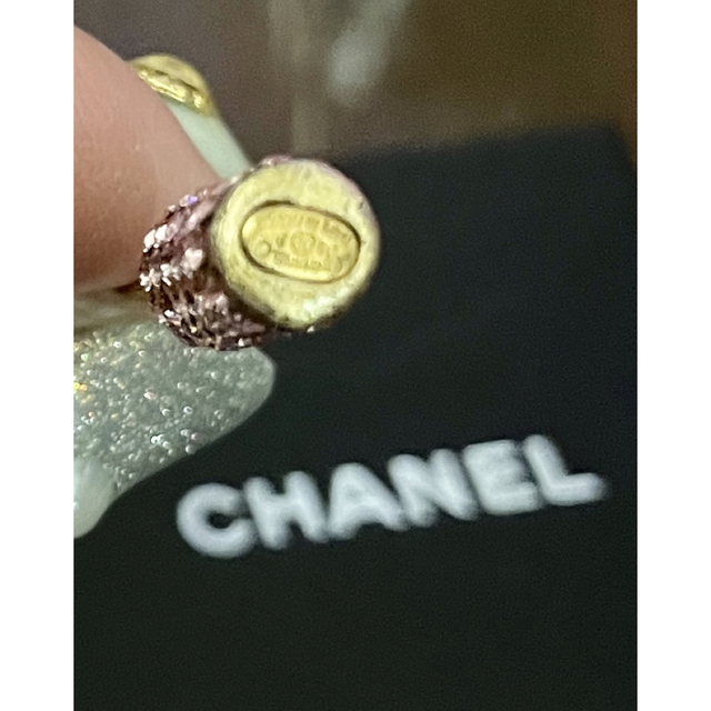 CHANEL(シャネル)のシャネル ピンブローチ  ハート  ピンク　ブローチ　スカーフ　ラインストーン レディースのアクセサリー(ブローチ/コサージュ)の商品写真