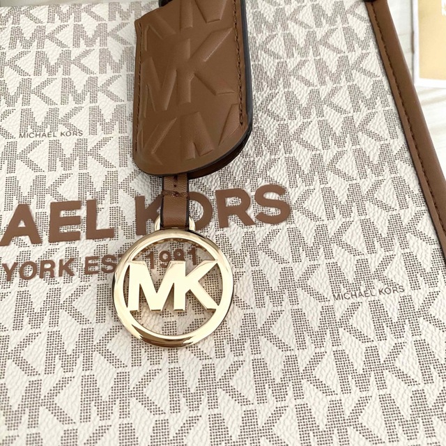 Michael Kors(マイケルコース)の新品 MICHAEL KORS マイケルコース ショルダーバッグ ホワイト レディースのバッグ(ショルダーバッグ)の商品写真