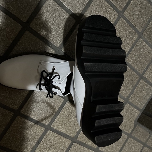 YOSUKE(ヨースケ)の厚底　白　本革　靴　新品　 レディースの靴/シューズ(ローファー/革靴)の商品写真