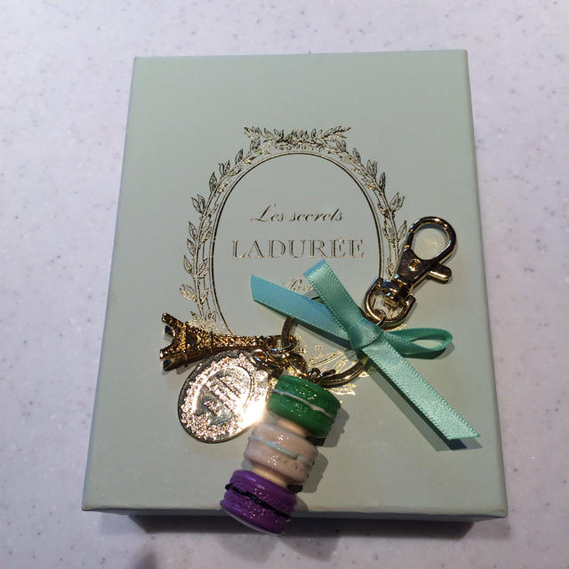 LADUREE(ラデュレ)のラデュレ♡マカロンキーホルダー レディースのファッション小物(キーホルダー)の商品写真