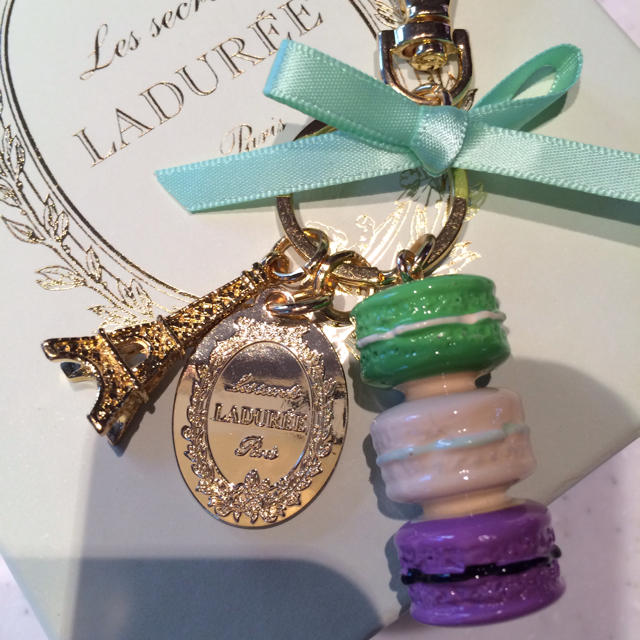 LADUREE(ラデュレ)のラデュレ♡マカロンキーホルダー レディースのファッション小物(キーホルダー)の商品写真