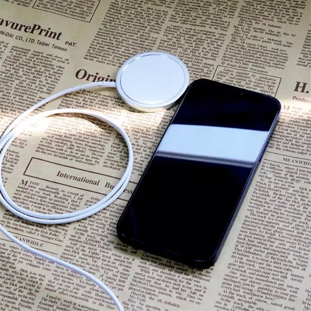 【純正互換】Magsafe充電器 iPhone12/iPhone13シリーズ対応 スマホ/家電/カメラのスマートフォン/携帯電話(バッテリー/充電器)の商品写真