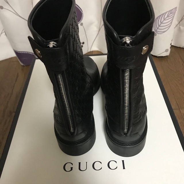 Gucci(グッチ)の最終価格‼️グッチ　ショートブーツ　ロゴ入り レディースの靴/シューズ(ブーツ)の商品写真
