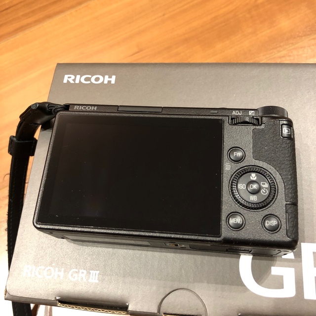 RICOH(リコー)の状態良バッテリー2個付きRICOH GR3 スマホ/家電/カメラのカメラ(コンパクトデジタルカメラ)の商品写真