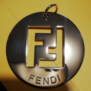 フェンディ(FENDI)のFENDI　フェンディ　ダブルロゴ　チャーム　ゴールド(キーホルダー)
