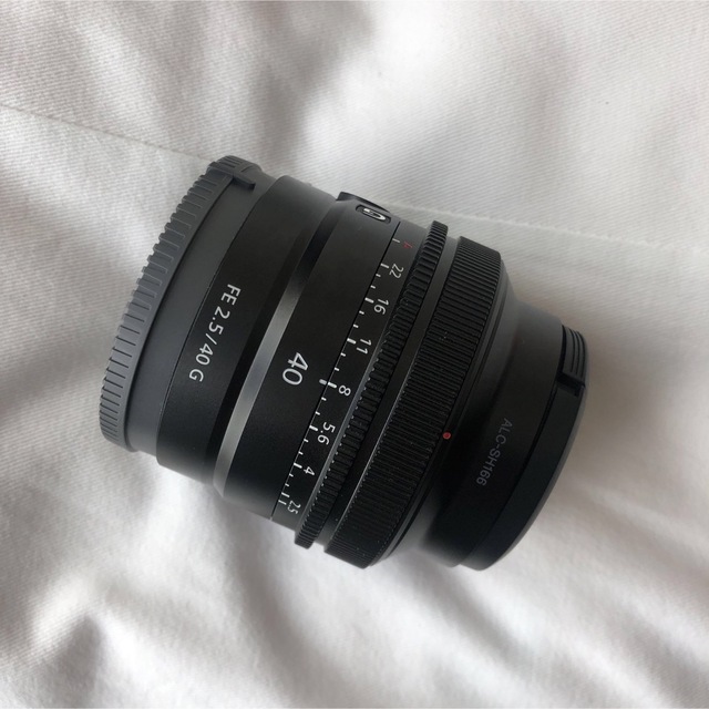 SONY(ソニー)のSONY FE40mm F2.5G SEL40F25G スマホ/家電/カメラのカメラ(レンズ(単焦点))の商品写真